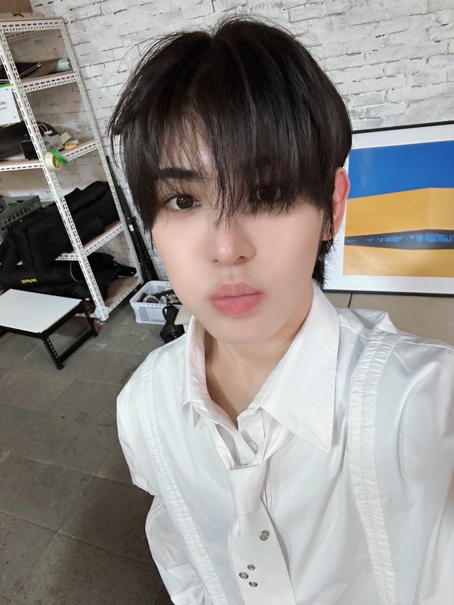 이제 tweet media