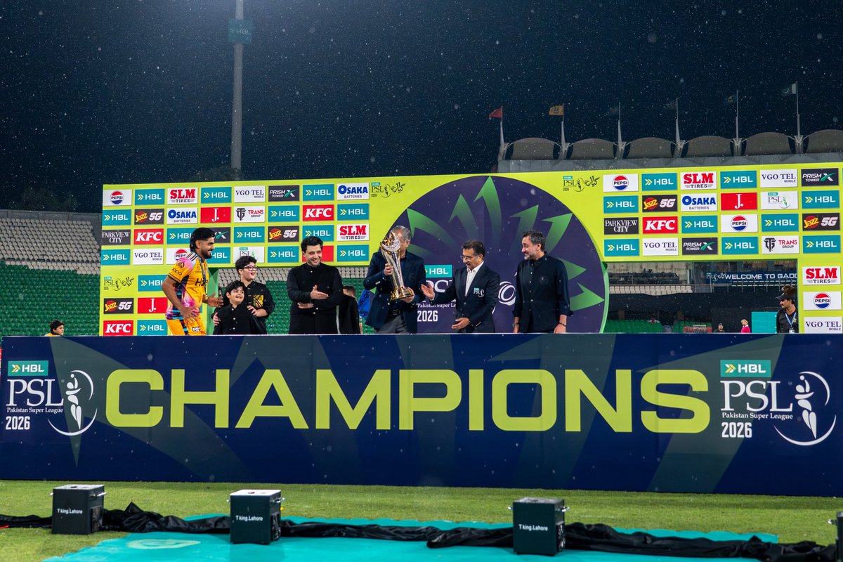 PeshawarZalmi's tweet photo. Champions of @thePSLt20 Season 11 ➡️ 𝐏𝐄𝐒𝐇𝐀𝐖𝐀𝐑 𝐙𝐀𝐋𝐌𝐈 💛🥹  #RiseofZalmi #YellowStorm #Zalmi #HBLPSL11 #PZvHK https://t.co/NkQmR41WUU