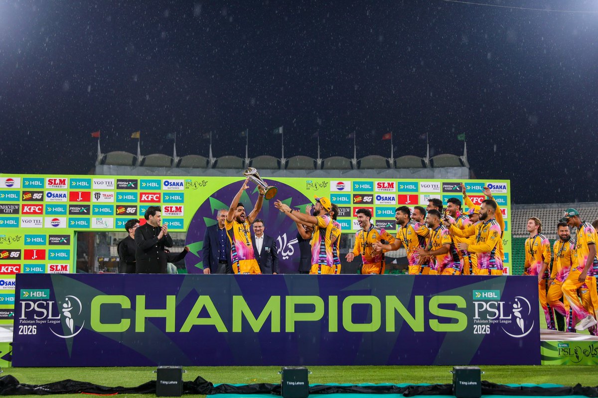 PeshawarZalmi's tweet photo. Champions of @thePSLt20 Season 11 ➡️ 𝐏𝐄𝐒𝐇𝐀𝐖𝐀𝐑 𝐙𝐀𝐋𝐌𝐈 💛🥹  #RiseofZalmi #YellowStorm #Zalmi #HBLPSL11 #PZvHK https://t.co/NkQmR41WUU