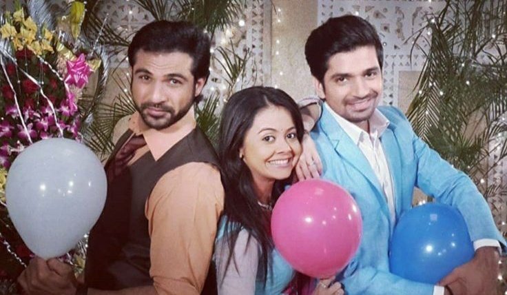 GossipsTv's tweet photo. Star Plus #SaathNibhaanaSaathiya starring #DevoleenaBhattacharjee, #GiaManek, #RupalPatel and #RuchaHasabnis aired 16 years ago today.
@GossipsTv #ITV #Nostalgia https://t.co/e0NxKwwsjy