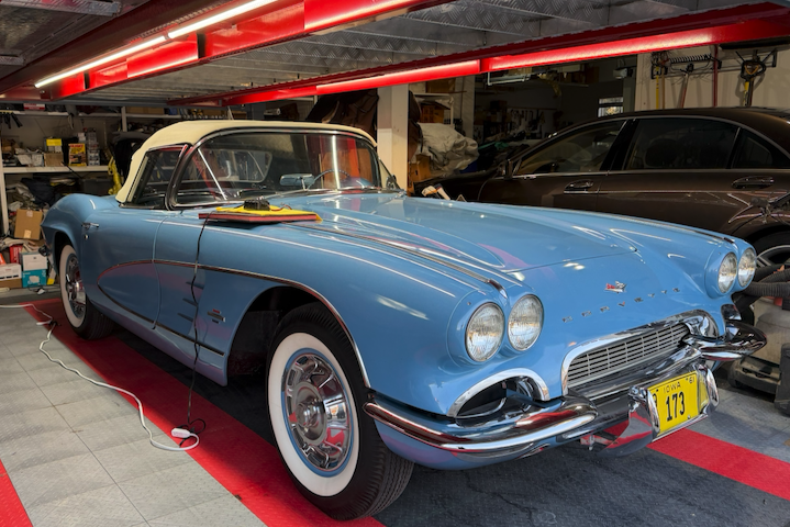 CarsBuyText's tweet image. Market Watch- bringatrailer.com-BaT Auction Success Story: dnbmetzger’s Blue C1: Our latest Success Story comes to us from BaT member… dlvr.it/TSMRJ3  Selling Yours? - Text List to 21002 #sellmycar #sellmyclassiccar #carsforsale #carforsale #sellmymotorcycle