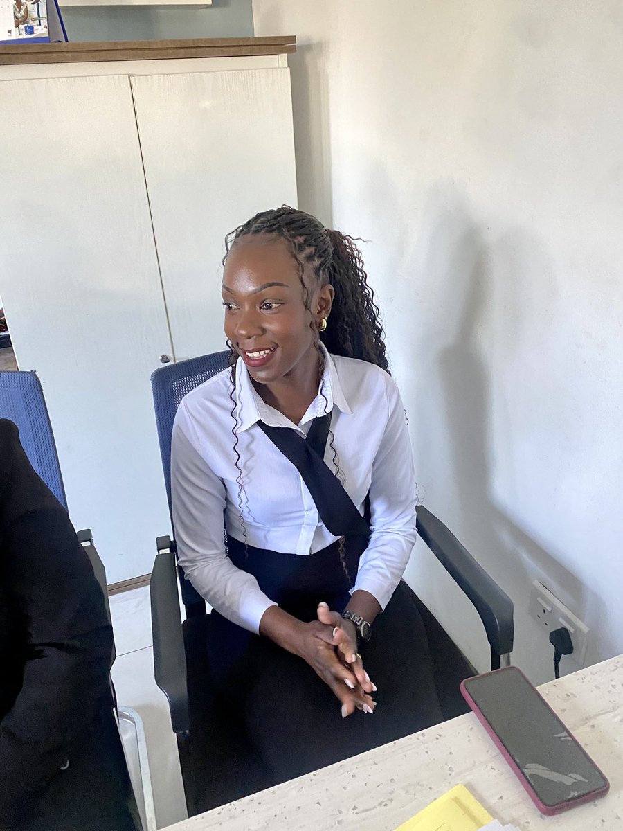 DentalDazzling's tweet image. Our morning meeting involved every team member taking a moment to share something they truly value about a colleague. 
How are you starting your Monday on a positive note?

#Dentist 
#Team #HappyMouthHappyLife

📲 Nangwenya Rd 0950750133
