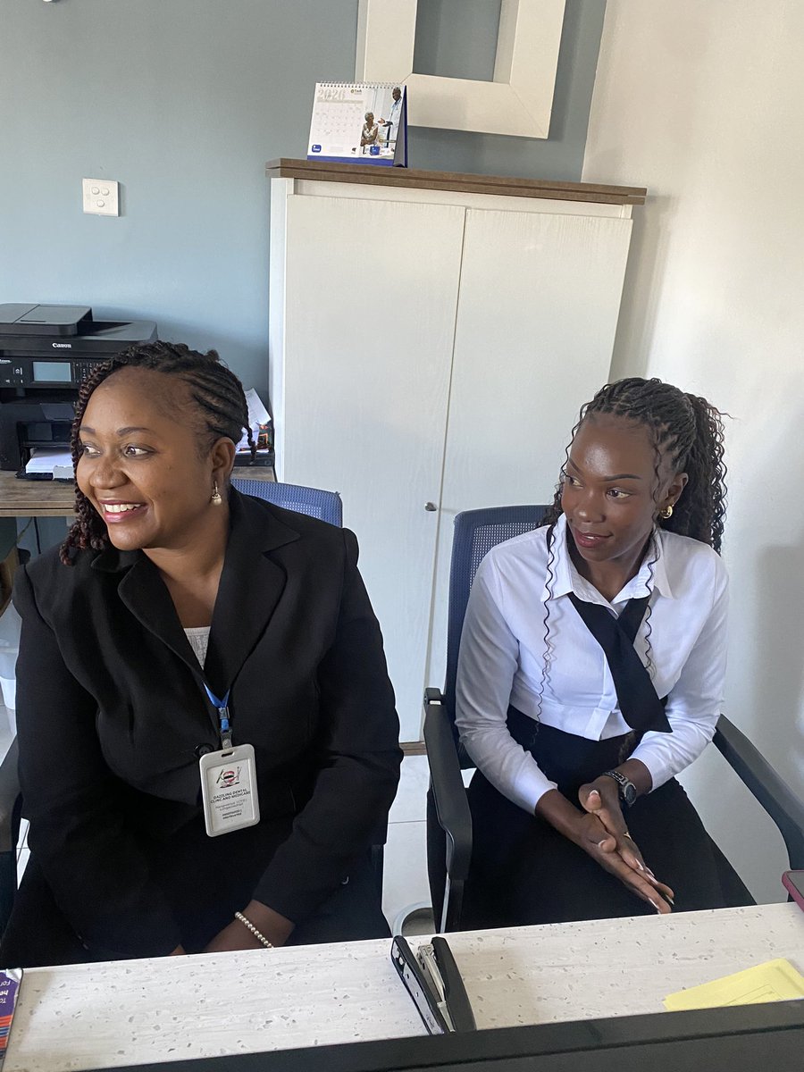 DentalDazzling's tweet image. Our morning meeting involved every team member taking a moment to share something they truly value about a colleague. 
How are you starting your Monday on a positive note?

#Dentist 
#Team #HappyMouthHappyLife

📲 Nangwenya Rd 0950750133