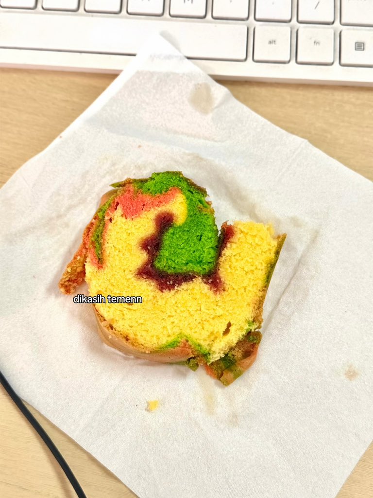 nomnommjournal's tweet photo. hari ini aku makan:
🥪 roti panggang mentega cokelat
🍆 oseng terong, baso goreng
🍛 japanese kari ayam
—
#wieiad #menuharian #inspirasimasakan #menurumahan #idemasak https://t.co/Ha8d7u9rBZ