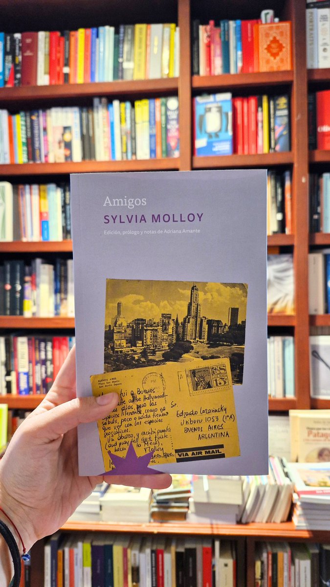eternacadencia's tweet photo. ¡Buen día!    

Hoy en el blog les compartimos una entrevista de @ValeriaTentoni a Adriana Amante, quien editó y prologó "Amigos", una colección de ensayos póstumos de Sylvia Molloy (@EternaEditora).

La leen acá: [https://t.co/nSQKUqCCxX] https://t.co/1fL5B6IFWl