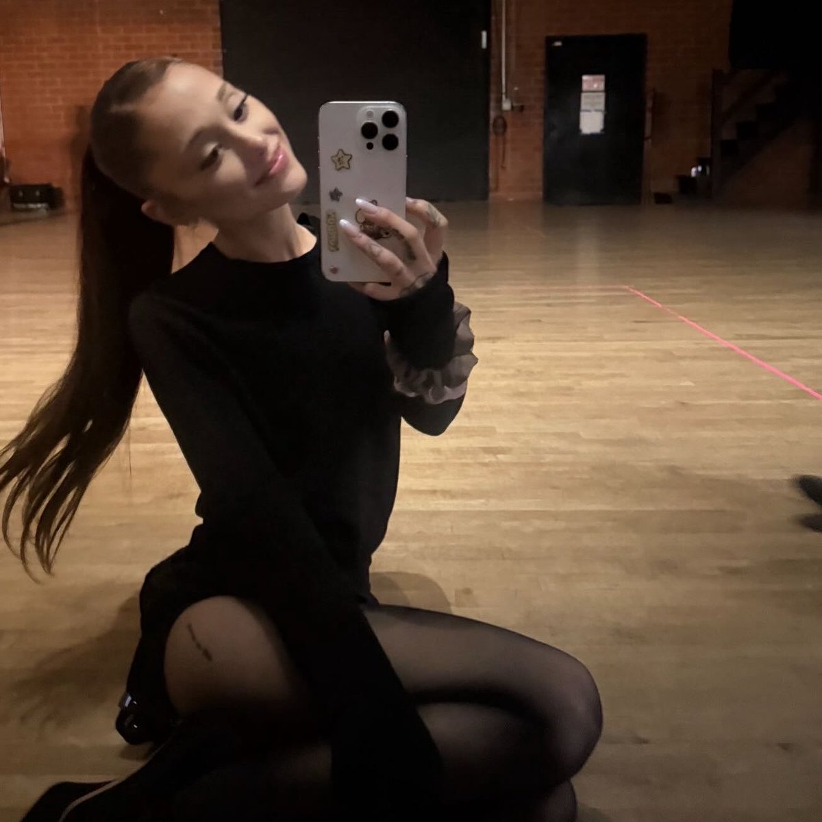 Ariana Grande on Spotify ꕤ tweet media