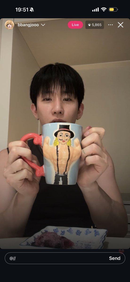 hambbangie's tweet photo. สิ่งแรกที่อยู่ในหัวคือ
แกอย่าอยู่กับพี่คนนั้น(แจโฮ)บ่อยๆได้ป่ะ 
เพี้ยนมาก 😂😂😂😂😂 https://t.co/B9lk8F6Def
