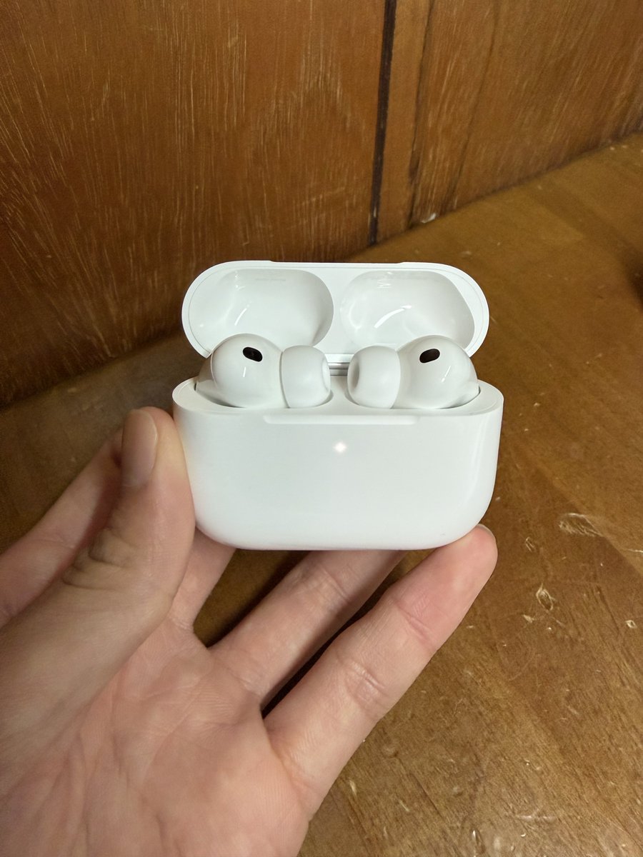 今日は念願のAirPodsを衝動買い！
元々別の物を買う予定が、衝動に駆られついつい...
ただノイキャンいいし音質も神だからあいみょんいっぱい聴いて元取ります笑