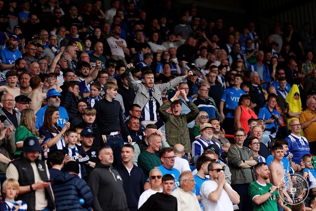 Passion. What a club. 💙

#Stockportcounty