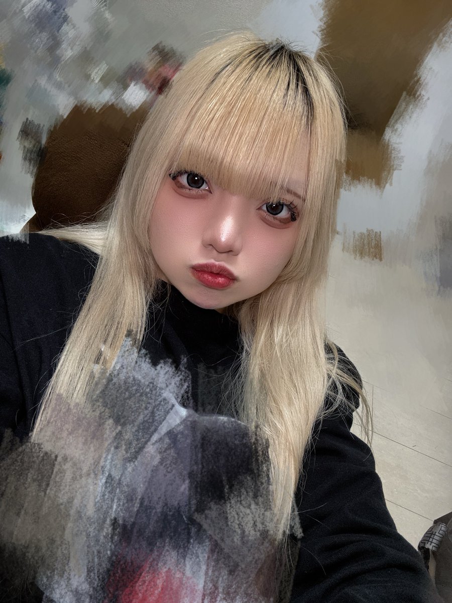 じばくれしーといりますか❓ tweet media