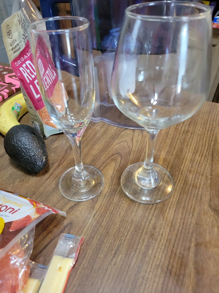 EllerAguilar's tweet image. I left house at 5AM returned a few mins ago &amp;lt; Montreal #Canadiens Czech #Water is all they drink