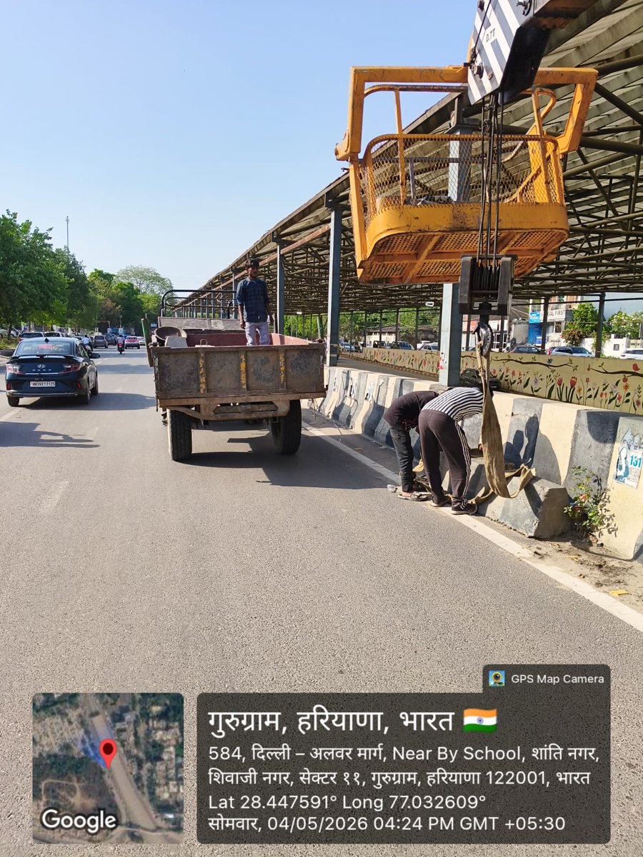 OfficialGMDA's tweet photo. Barrier Clearance Drive at Rajiv Chowk to Enhance Traffic Safety 🚧
- Removal of damaged and redundant jersey barriers underway at Rajiv Chowk to enable safer, obstruction-free traffic movement along this busy stretch.
#TrafficManagement #RoadSafety #SafeMobility #UrbanInfrastructure #CleanCity #GMDA #Gurugram #CityDevelopment #PublicSafety #SmoothTraffic