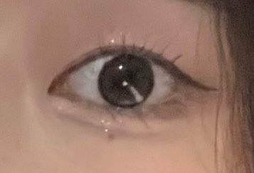 2deun0e's tweet photo. 실례가 되지 않는다면 제 앞트임 법 공유해도 될까요,,🫧

앞트임이 번져서 고민이시라면 눈 앞머리를 칠해서 확장한다 <<보다는 아래 사진처럼 눈 앞머리 아래 점막을 일자로 채워주는 거예요! 눈동자 중간 쯤 까지// 이렇게 하면 여름에도 번지지 않고 트임 효과도 확실히 볼 수 있어요

타래로,,, https://t.co/M3nYuXHzTT