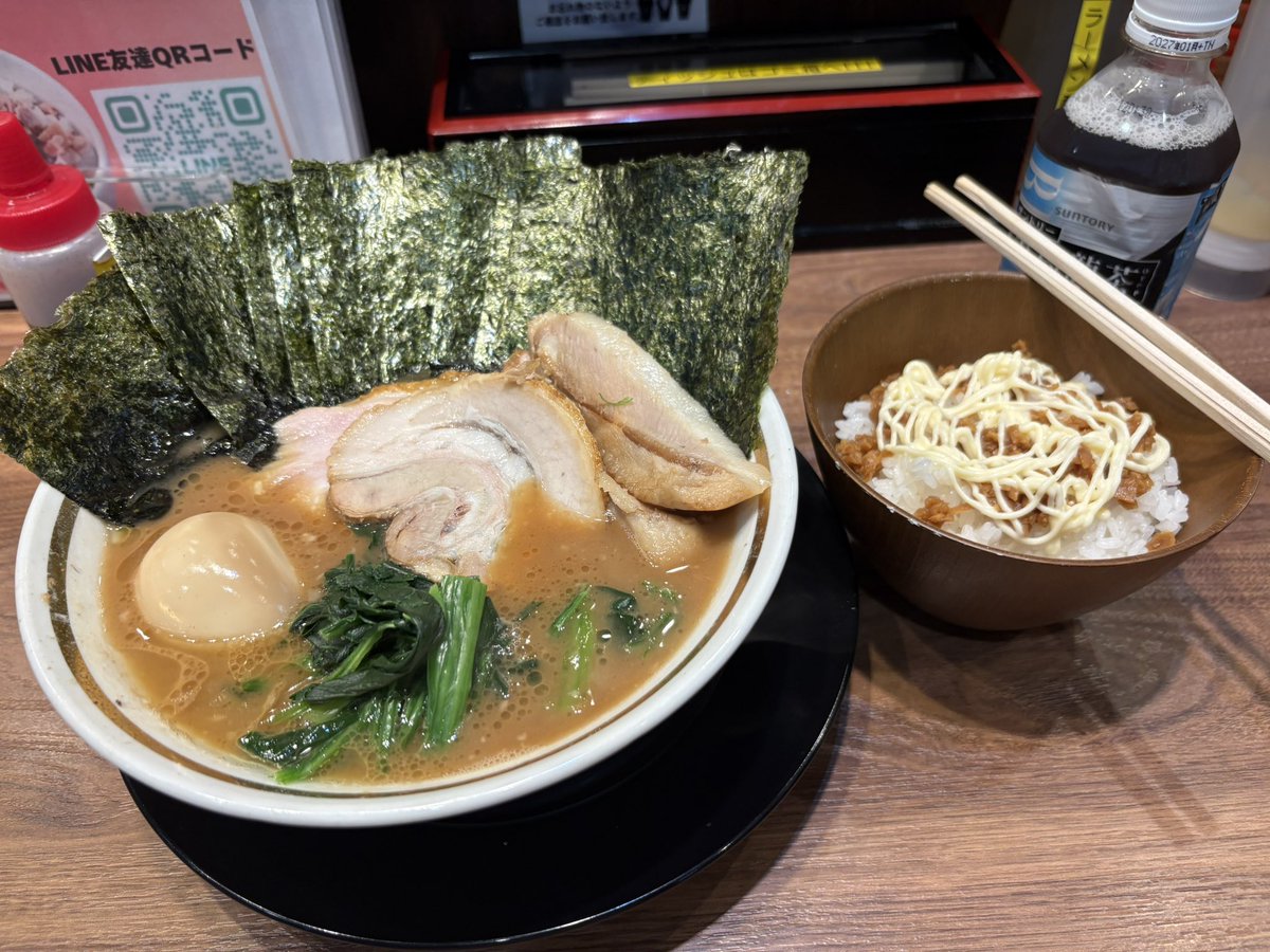 6号南下しつつスタンド出現したので燃料入れてたら向かい側にとの丸家がw🍜

朝以来食べてないので運命感じてピットインw

黒烏龍茶で抗いつついただきます🙏