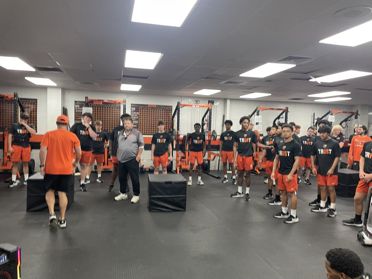 McTJacketsFB's tweet photo. LETS GET THIS WEEK 2 DAY 1 STARTED OFF RIGHT
#BURNTHEBOATS #MCGILLTOOLENYELLOWJACKETS #BUILTBYMCT @CoachDFaulkner @CoachTbuck4
@QuintinProffitt @ConnorCollier12
@FootballGandalf @DJTheWarrior76
@the_coachmentor @doriot5 https://t.co/TwoRa4xgLB