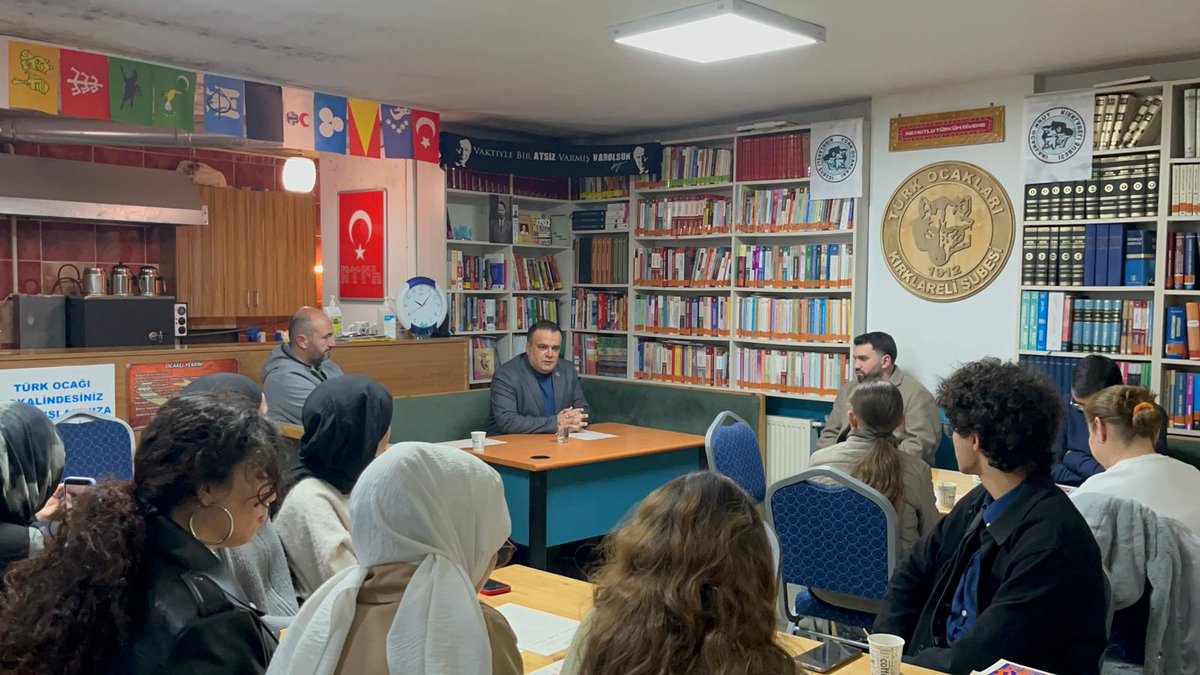 turk_ocak's tweet photo. 3 Mayıs Türkçüler günümüzü kutlu ocağımızda birlik ve beraberlik içerisinde andık. Programımıza katılan kıymetli üyelerimize, değerli misafirlerimize ve Türk Ocaklı gençlerimize teşekkür ederiz. https://t.co/DrqTMJojwv