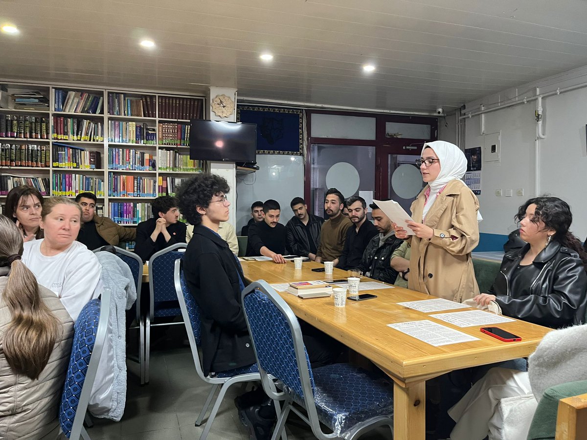 turk_ocak's tweet photo. 3 Mayıs Türkçüler günümüzü kutlu ocağımızda birlik ve beraberlik içerisinde andık. Programımıza katılan kıymetli üyelerimize, değerli misafirlerimize ve Türk Ocaklı gençlerimize teşekkür ederiz. https://t.co/DrqTMJojwv