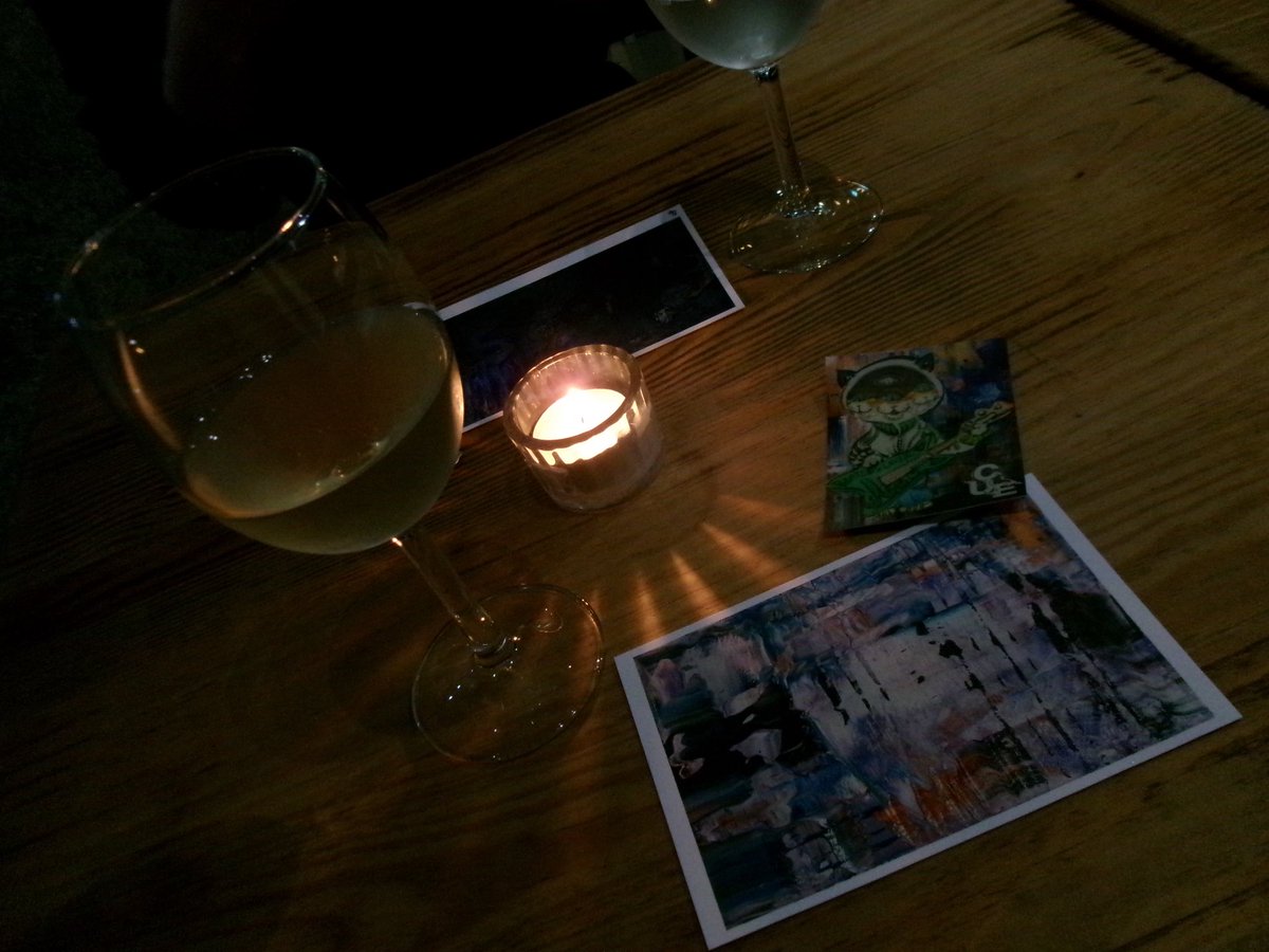 realdayooooo's tweet photo. 真田くんの個展と、尾形くん×真田くんの展示行ってきた！！！！！アートゥーンにハマってから芸術を勝手ながら近くに感じられるし、さらに楽しめるようになってる https://t.co/V5yKdKENal