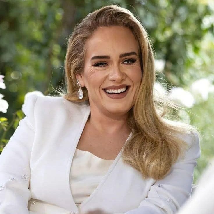 adelelauriebra's tweet image. 🚨 GRAVE: Adele estará em casa durante o Met Gala 2026.