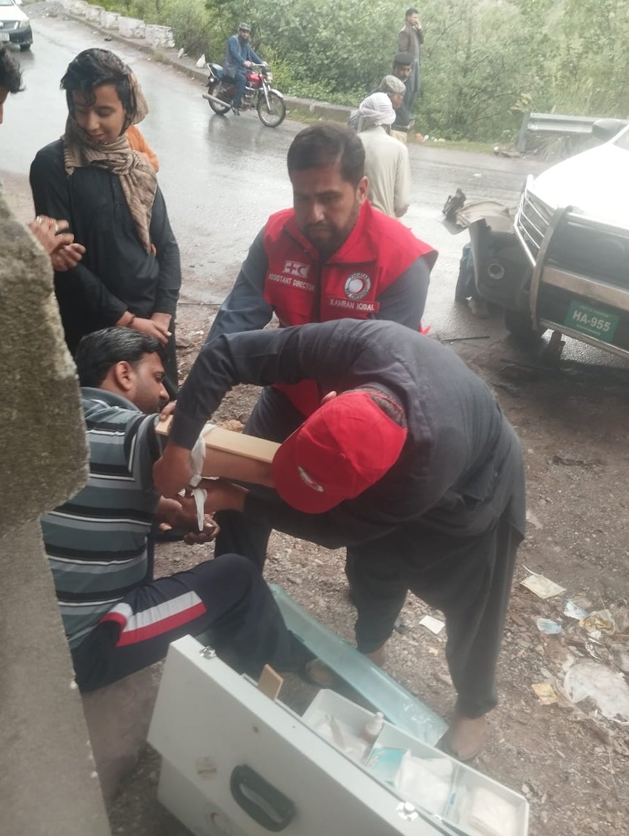 prcsajk's tweet photo. No matter the crisis — flood, quake, or road crash — PRCS responds.  
Today in Muzaffarabad @PRC_official staff provided First Aid &amp; PFA to a biker after an accident.  
@IFRCAsiaPacific #HumanityFirst #FirstAidToSaveLives @ifrc https://t.co/AIuDMVBgrC