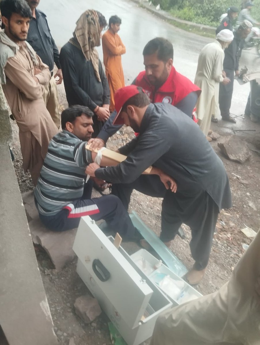 prcsajk's tweet photo. No matter the crisis — flood, quake, or road crash — PRCS responds.  
Today in Muzaffarabad @PRC_official staff provided First Aid &amp; PFA to a biker after an accident.  
@IFRCAsiaPacific #HumanityFirst #FirstAidToSaveLives @ifrc https://t.co/AIuDMVBgrC