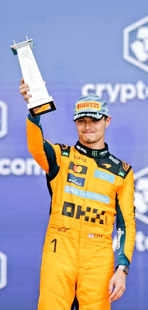 ruben_plaza98's tweet image. Ayer Lando Norris logró el primer podio de la temporada 2026, primer podio con el dorsal 1, podio 45 tanto en McLaren y en Fórmula 1, además vuelta rápida.

#LN1 #Norris #McLaren #F1 #MiamiGP #MiamiDAZNF1 🇺🇸