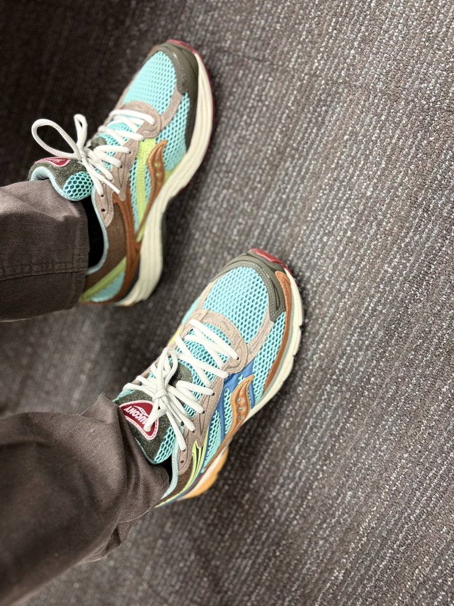 Mr_QMI8's tweet image. Had to bring out the @Sneakerpolitics today 
#Saucony #KOTD