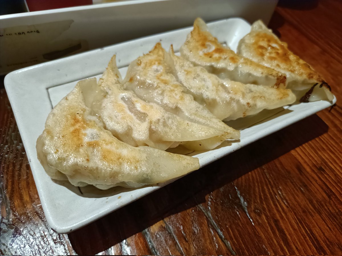 mako_takeda55's tweet photo. 文フリ、本日はありがとうございました……！　売り子の方とラーメンキメました
太麺でおいしかった！！ https://t.co/tXcTCOqUKc