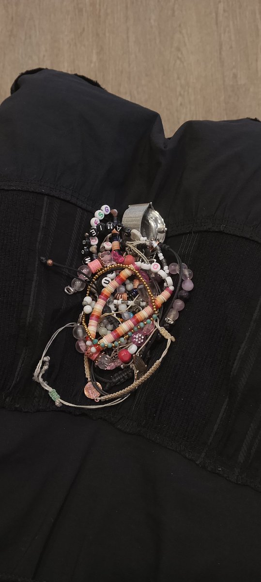 swhintheshadows's tweet image. had to remove all my jewelleries for my MRI im crine i have been wearing them 24/7 for months/years and also im #scared