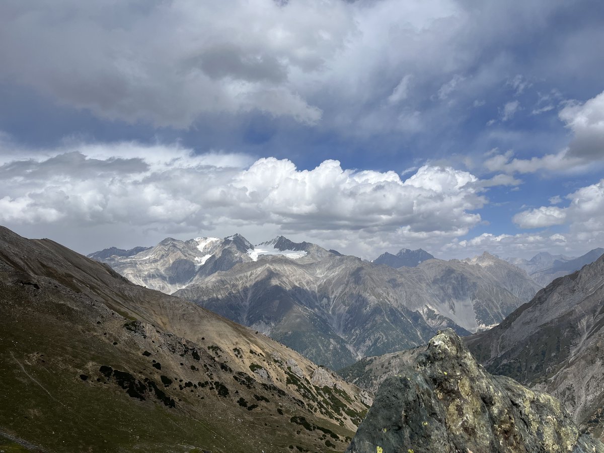 zaidcasm's tweet image. Geographical luck might be the most underrated privilege #Kashmir