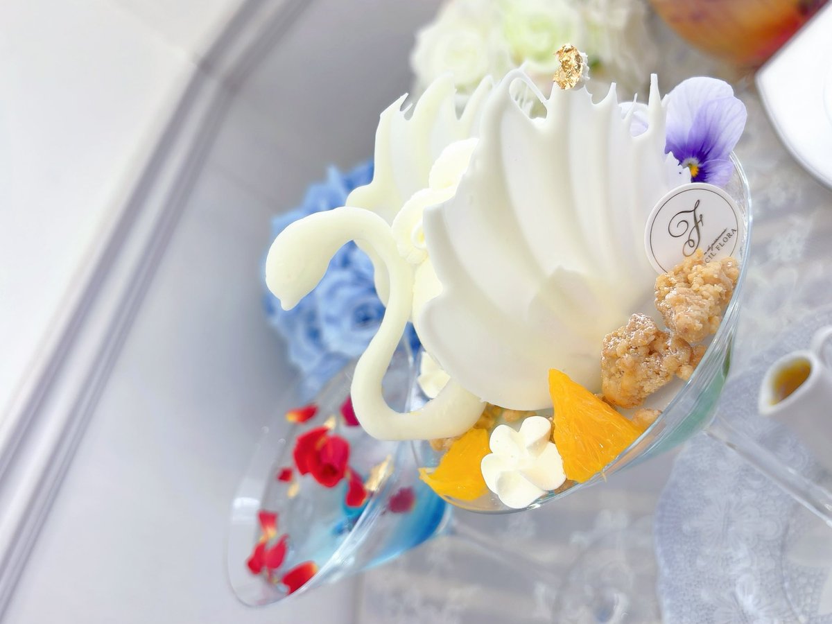 persmn_O's tweet image. 📍 Maison de pâtisserie GRACIL FLORA

スワンパフェ🦢
 #cafe  #カフェ  #tbt