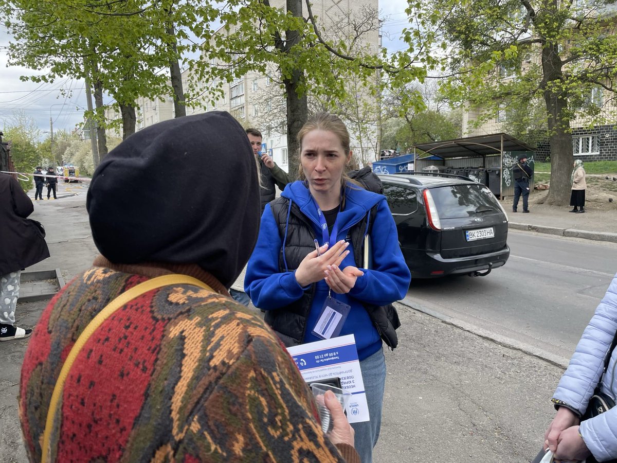 UNHCRUkraine's tweet photo. Over the weekend, 🇷🇺 attacks across🇺🇦impacted communities in Dnipropetrovsk, Rivne, Sumy &amp; Ternopil regions - damaging homes &amp; infrastructure.
Despite ongoing strikes, teams remain on the ground, delivering emergency assistance &amp; supporting families in the immediate aftermath🙏 https://t.co/j2IPDYZWkq