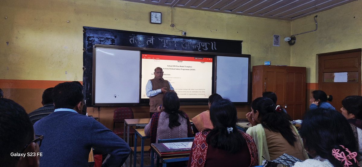 JakhooKv's tweet image. CPD on School Disaster Management Guidelines conducted on 04/05/2026 by Shri Vir Chand, Principal, PM Shri KV Jakhoo Hills, for staff—focusing on preparedness &amp;amp; safety protocols.
#CPD #SafeSchools #DisasterPreparedness