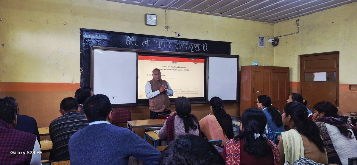 JakhooKv's tweet image. CPD on School Disaster Management Guidelines conducted on 04/05/2026 by Shri Vir Chand, Principal, PM Shri KV Jakhoo Hills, for staff—focusing on preparedness &amp;amp; safety protocols.
#CPD #SafeSchools #DisasterPreparedness