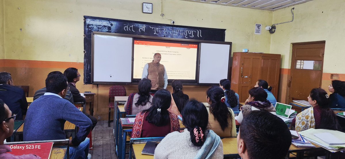 JakhooKv's tweet image. CPD on School Disaster Management Guidelines conducted on 04/05/2026 by Shri Vir Chand, Principal, PM Shri KV Jakhoo Hills, for staff—focusing on preparedness &amp;amp; safety protocols.
#CPD #SafeSchools #DisasterPreparedness