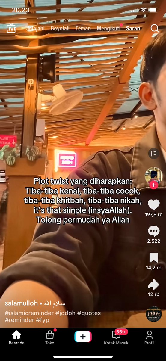 dia keseleo,trus w tolongin
cocok,nikah🗿