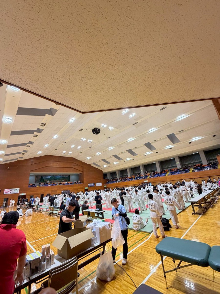 frs_fukaya's tweet photo. 埼玉県中体連柔道錬成大会が終わりました。

今回の救護体制は約２０名弱。

テーピングは@towatech01 トワテック社にご提供頂きました。

コーチ達や保護者達、救護スタッフ（初めて参加の方々）にも手に取って頂き高評価で御座いました。

ご提供頂きありがとうございました！ https://t.co/fy4r9Ixjcz
