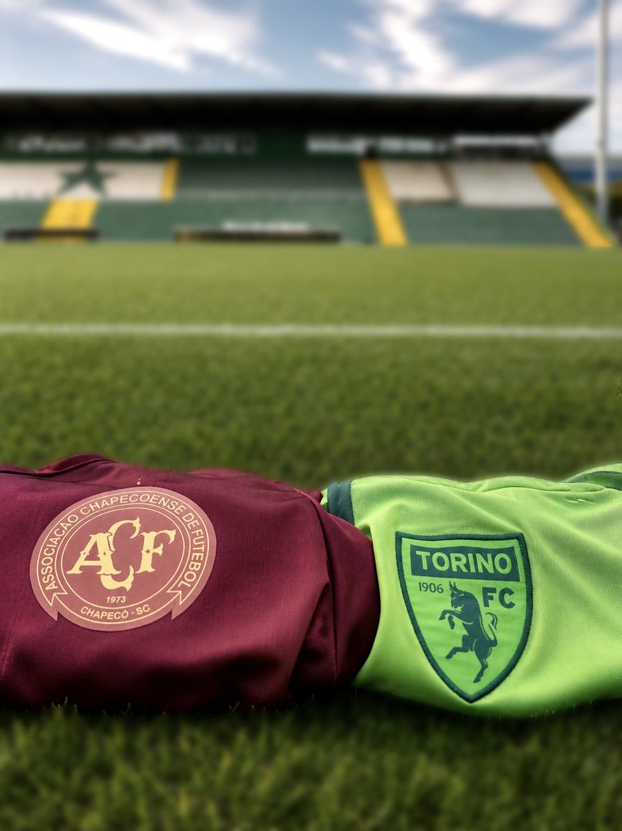 Na data que marca os 77 anos da Tragédia de Superga, acidente aéreo que vitimou 31 pessoas, dentre tripulantes, comissão e atletas do Torino FC, ressaltamos o nosso eterno respeito e amizade ao grande clube italiano. 

𝐔𝐧𝐢𝐭𝐢 𝐝𝐚𝐥 𝐝𝐞𝐬𝐭𝐢𝐧𝐢, 𝐩𝐞𝐫 𝐬𝐞𝐦𝐩𝐫𝐞