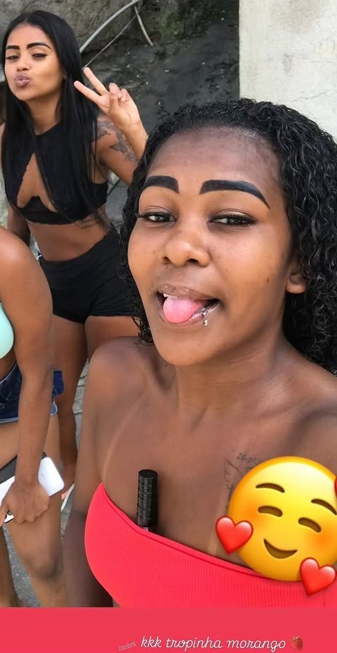 samira__gomes's tweet photo. Eu não perdi so uma amiga , perdi uma amiga,irmã comadre confidente. Amiga eu não acredito amiga 😭😭😭😭😭😭😭😭😭 https://t.co/YQuuypB56Z