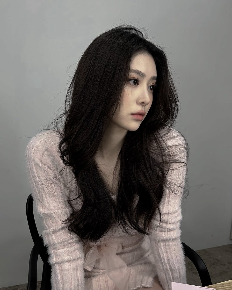 Soft looks but a bold aura—there’s something about quiet confidence that speaks louder than anything else. I don’t need to try too hard, because the energy I carry already says everything… a little sweet, a little dangerous, and impossible to ignore.