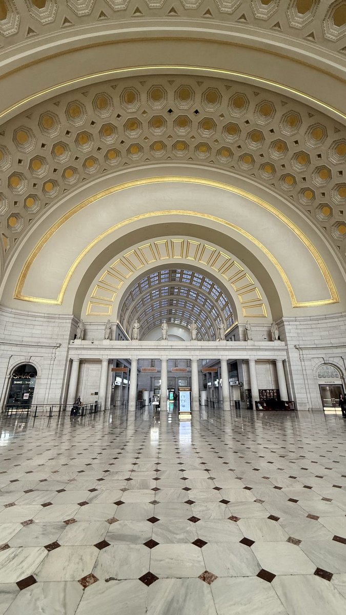 oswaldosrm's tweet image. Exploring the beautiful Union Station in Washington DC! 🏛️✨ Such a stunning blend of history and architecture. Can't get enough of this city's charm! 🌟❤️

📍Washington DC, EEUU 🇺🇸

#ArchitectureLovers
#TravelPhotography
#UnionStation
#WashingtonDC
#HistoryBuff
#ExploreDC