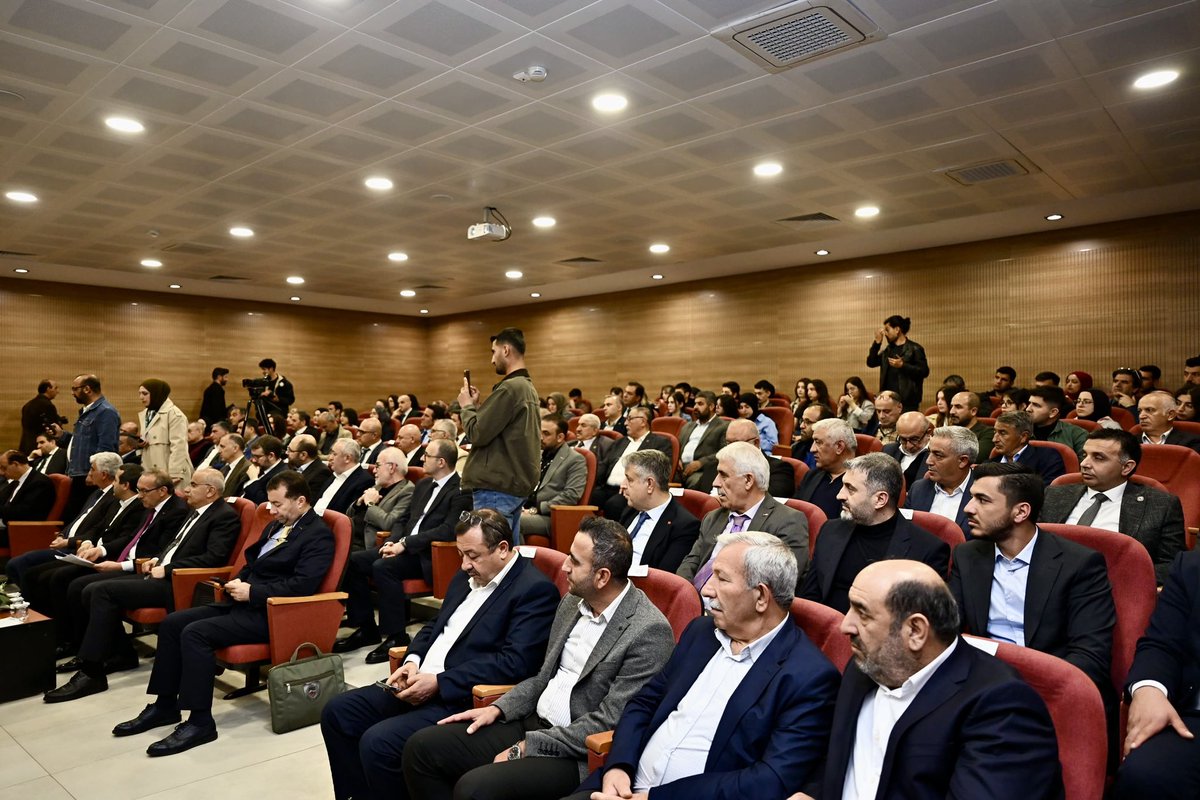 ramazanyaylaci's tweet photo. 📍 İnönü Üniversitesi 

#İnönüÜniversitesi, #TurgutÖzalÜniversitesi ve #Malatya Büyükşehir Belediyesi iş birliğiyle düzenlenen “Küresel Kırılmalar ve Yerel Dayanıklılık” konulu sempozyuma katıldık.

Emeği geçen tüm kurumlarımıza ve değerli katılımcılara teşekkür ediyor, bu tür akademik çalışmaların şehrimiz ve ülkemiz adına önemli kazanımlar sağlayacağına inanıyorum.