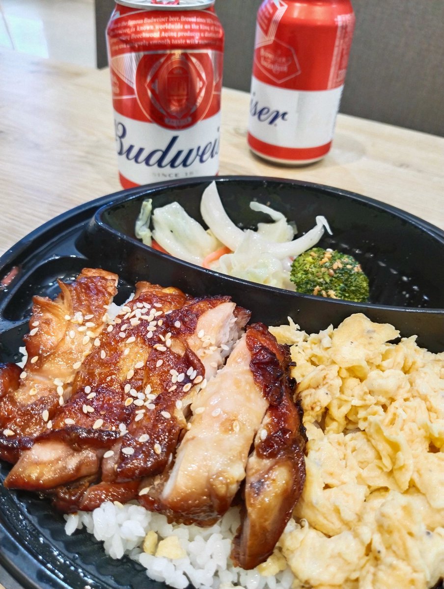tsskkhm's tweet photo. AEONのフードコートでBudweiser 😋✨����
#プノンペン
#AEON3 https://t.co/d0mGcCYF74