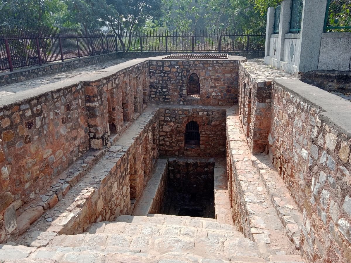 The word you're fighting over doesn't exist in the inscription.

1276 CE. Delhi. A stepwell.

No "Hindu." No "Muslim."

The Delhi Sultanate rulers are called Saka.

A Sanskrit ethnographic category. Not a religion. Not a binary. A civilizational translation.

Now look closer.