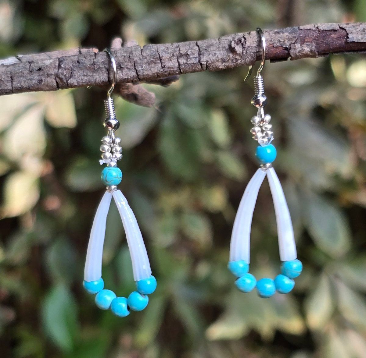 beauxbeautyblog's tweet image. Dentalium and turquoise earrings, available in my Et$y shop @ tidd.ly/6414bf00 for just $30 w/ FREE US shipping! Qagaasakuq- thank you for looking! #AlaskaNative #FirstNations #NativeMade