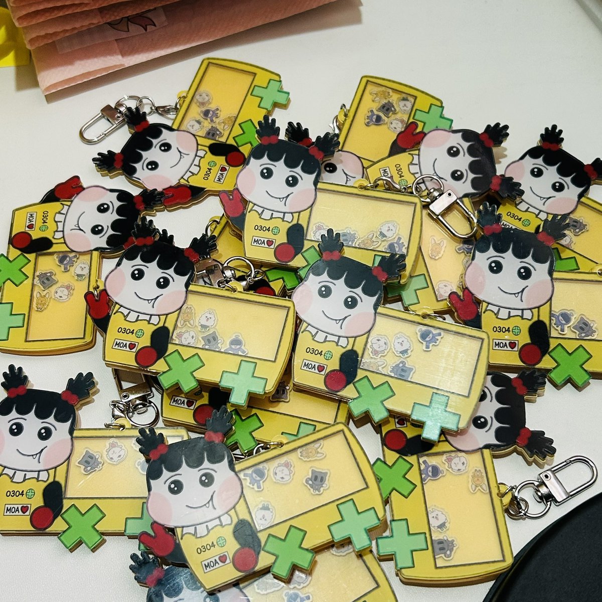 creatistudioph's tweet photo. #madebycreati 

⭐️ custom acrylic shaker 

💌 dm us for inquiries or to place your order

🏷️ acrylic printing custom charm standee digital printing services shaker keychain design sticker kiss cut die-cut pvc card printing banner photocard https://t.co/vX8scpL7Oz