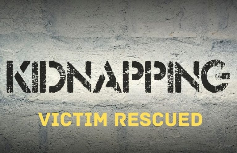 SABCNews_Radio's tweet photo. [LISTEN] Police say more arrests are expected after 3 suspects were apprehended following a rescue of a 30-year-old kidnapping victim during an alleged housebreaking in Kagiso, west of Johannesburg. 

🔗https://t.co/kRKfY3rK37 

#sabcnews #UpdateAtNoon https://t.co/Qsyuq7xytK