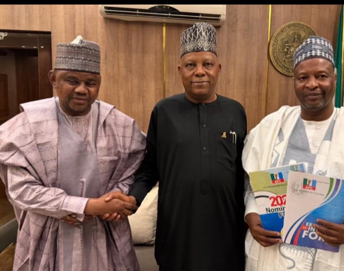 mustapha__gubio's tweet photo. It was a great privilege to meet with His Excellency, @KashimSM The Vice President, for the signing of my nomination form. I sincerely appreciate your guidance, support, and belief in this journey. May we continue to work together for the progress and unity of Borno state. https://t.co/tthBTihto9