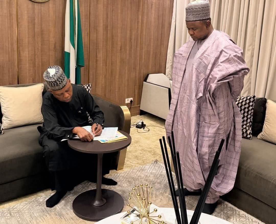 mustapha__gubio's tweet photo. It was a great privilege to meet with His Excellency, @KashimSM The Vice President, for the signing of my nomination form. I sincerely appreciate your guidance, support, and belief in this journey. May we continue to work together for the progress and unity of Borno state. https://t.co/tthBTihto9