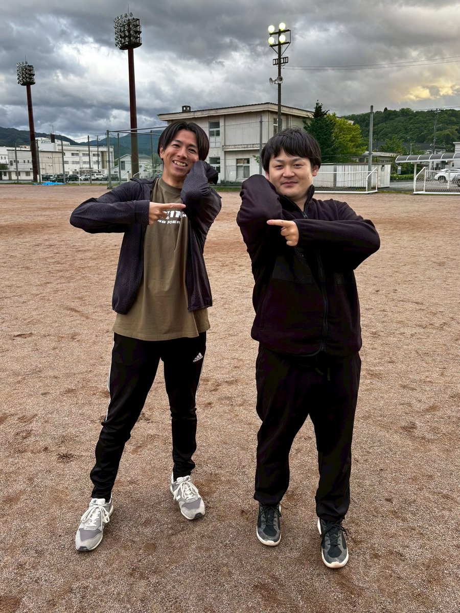 fmmmiiii's tweet photo. 今日は山形ペア戦
予選最初の方はあんまり当たってなかったけど距離感合ってきて予選1位通過。準決勝ファイナルセットまで行くも敗退
勿体無いミスしてしまったな〜
今月は大会多めなのでがんばるぞ
#ポペガー　#爆肘 https://t.co/rg26Rh3jHY